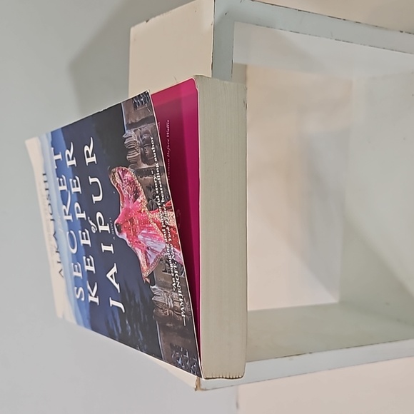 The Secret Keeper of Jaipur By Alka Josh Publisher Mira  Paperback edition 2021 - Picture 17 of 17